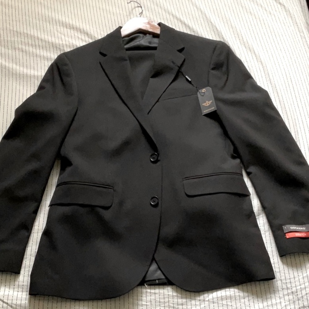 Dockers black modern fit stretch suit . Blazer 38R , pants 34Wx30L